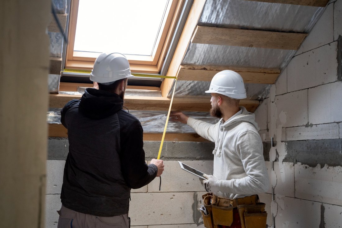 Choisir son isolant : PIR, laine minérale, mousse PU — critères chantier
