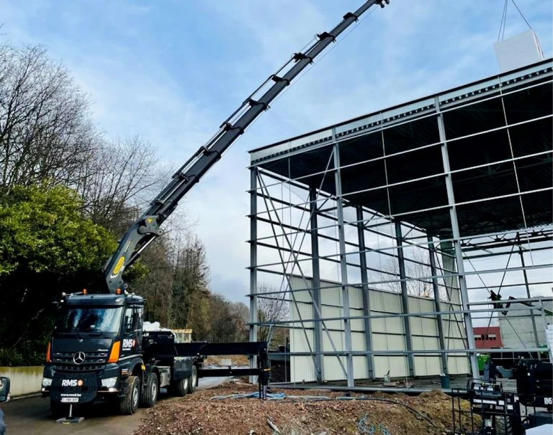 Camion-grue Palfinger RMS8 en Province de Liège