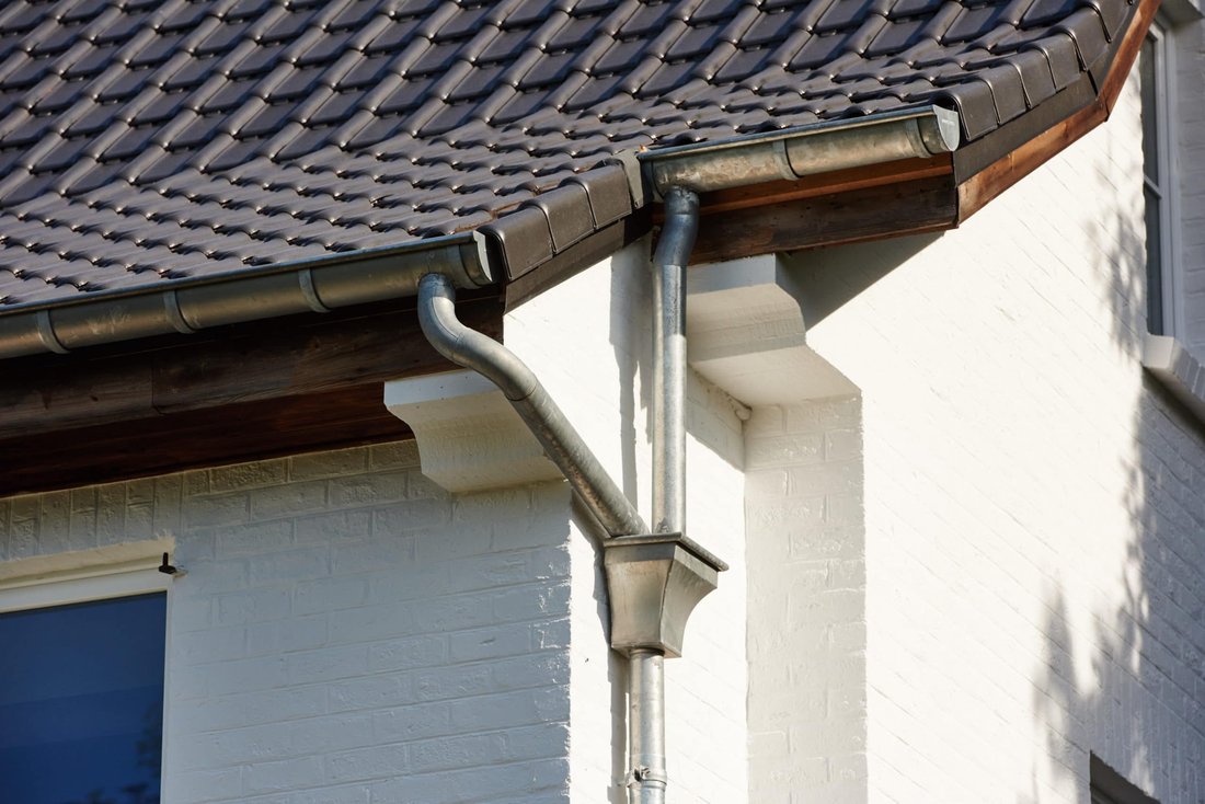 Accessoires zinguerie : naissances, boîtes à eau, crapaudines, crochets