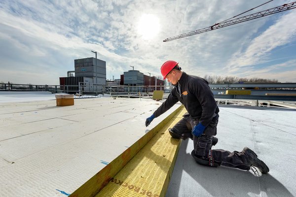 Isolation toiture plate : comparatif des solutions les plus performantes en 2026